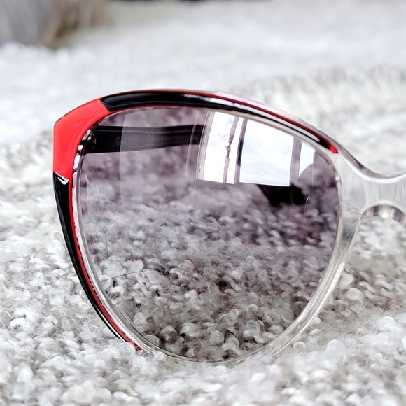 🆕️ Vogue Cat-Eye Sunglasses - Picture 3 of 6